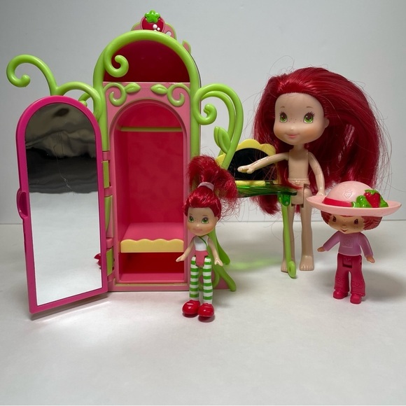 Strawberry Shortcake Wardrobe & 3 Dolls - Picture 11 of 16
